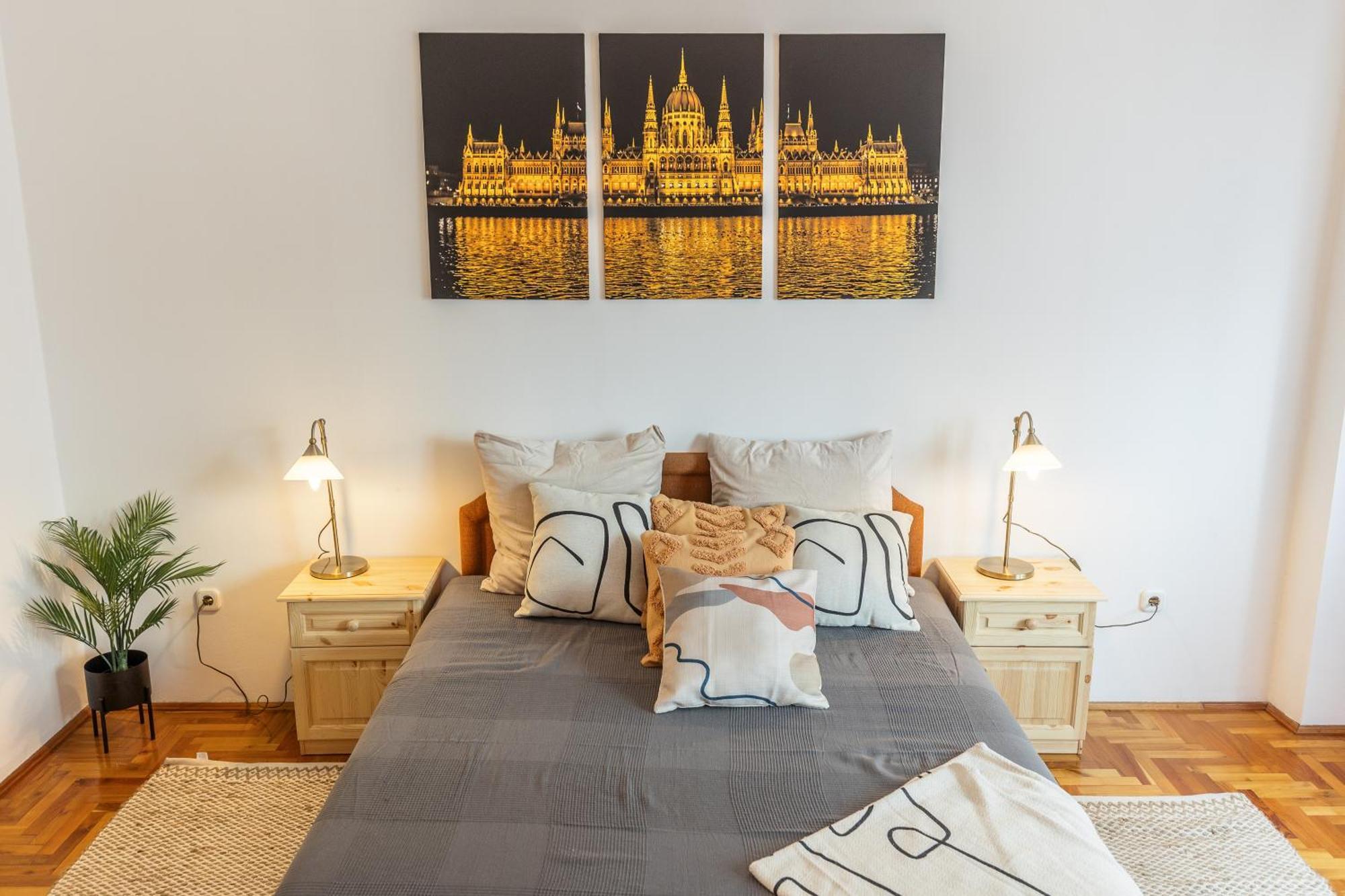Bright & Spacious Riverside Apartment With Balcony Budapest Eksteriør billede