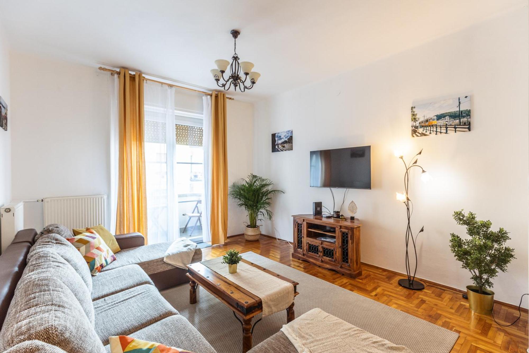 Bright & Spacious Riverside Apartment With Balcony Budapest Eksteriør billede