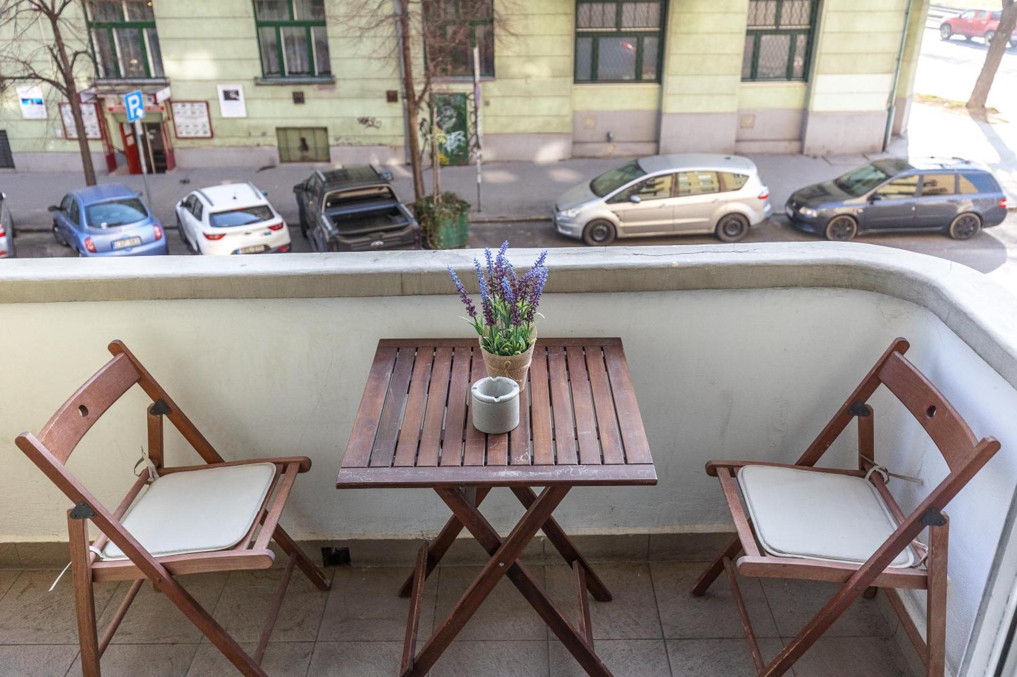 Bright & Spacious Riverside Apartment With Balcony Budapest Eksteriør billede