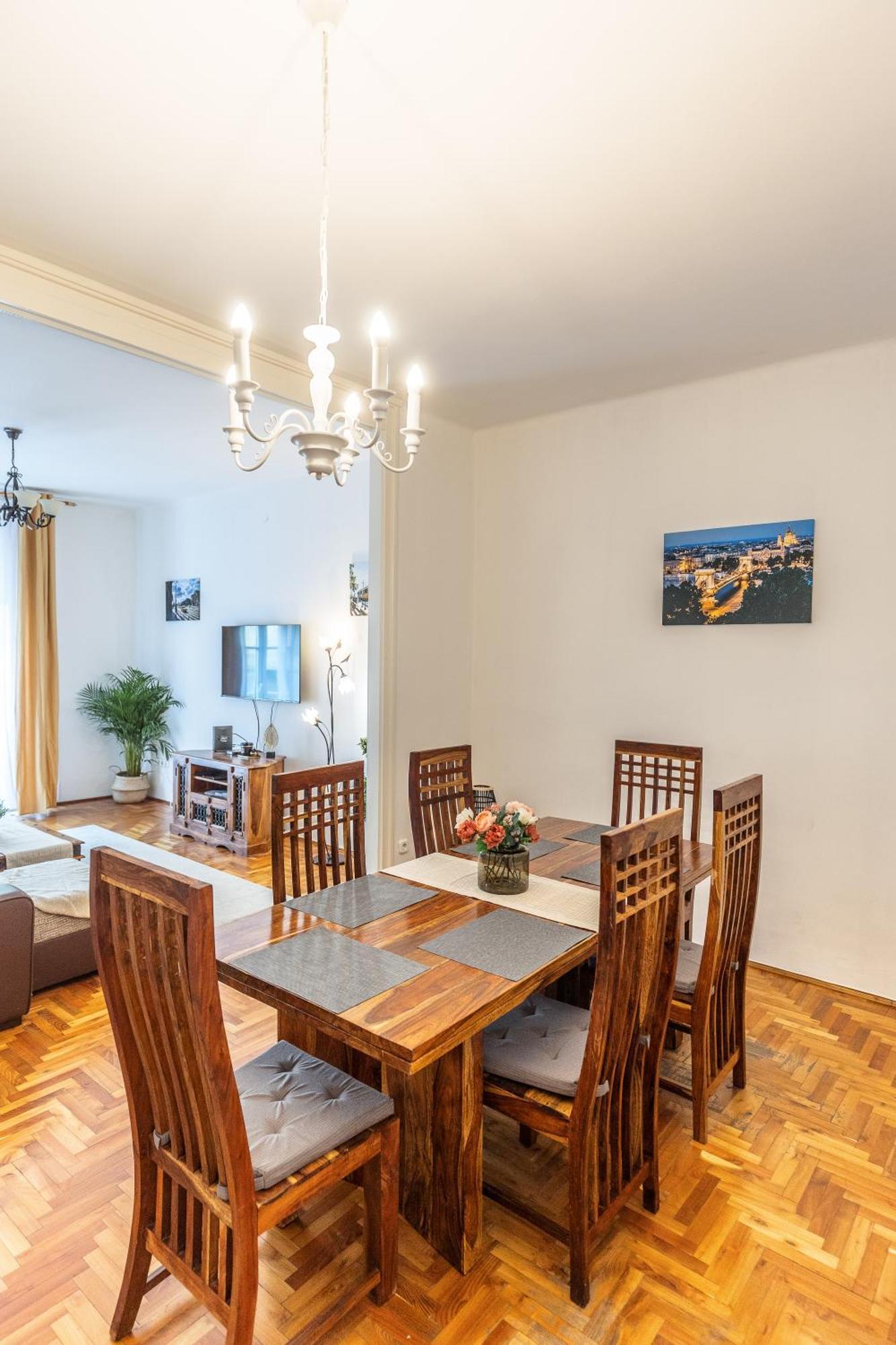Bright & Spacious Riverside Apartment With Balcony Budapest Eksteriør billede
