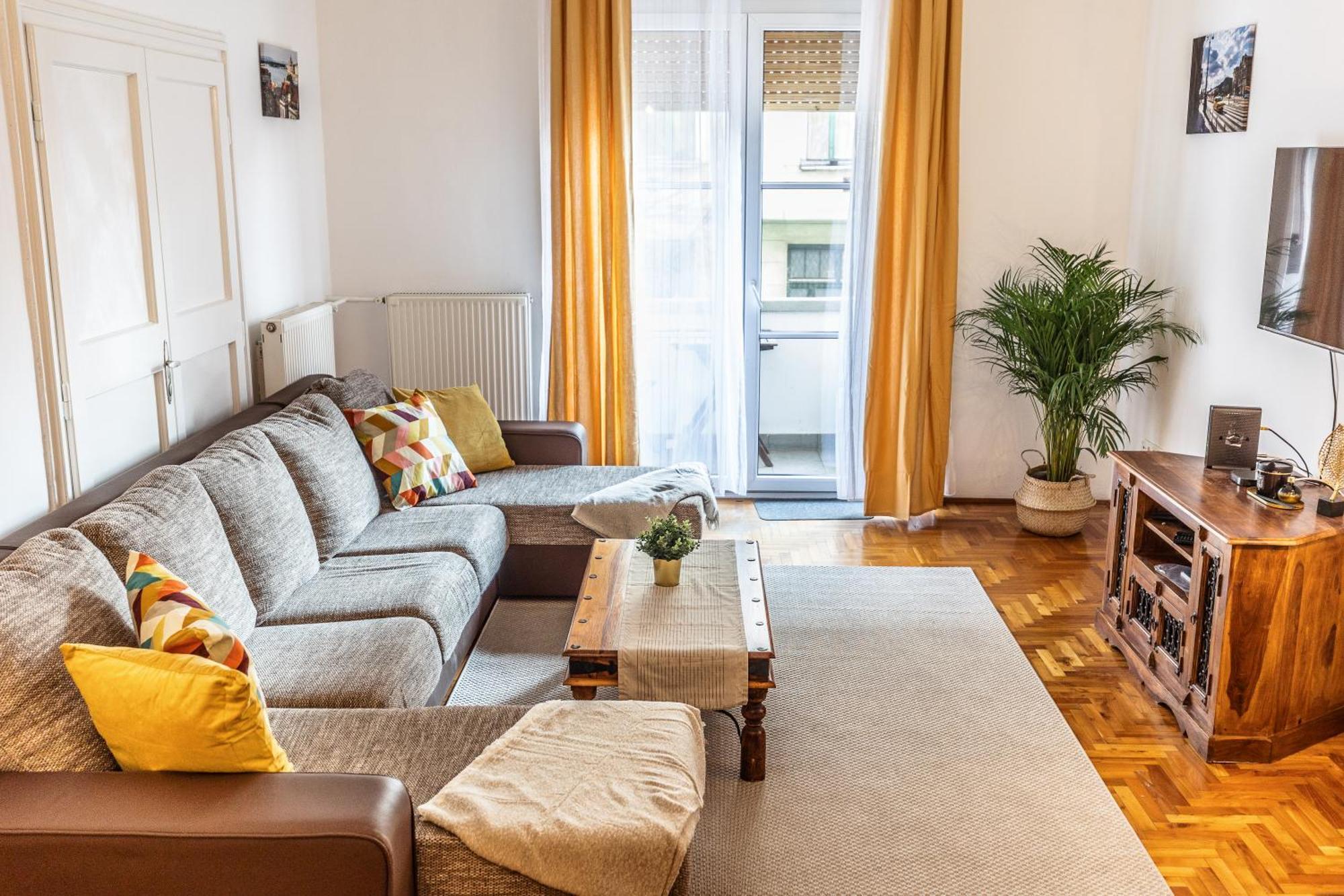 Bright & Spacious Riverside Apartment With Balcony Budapest Eksteriør billede