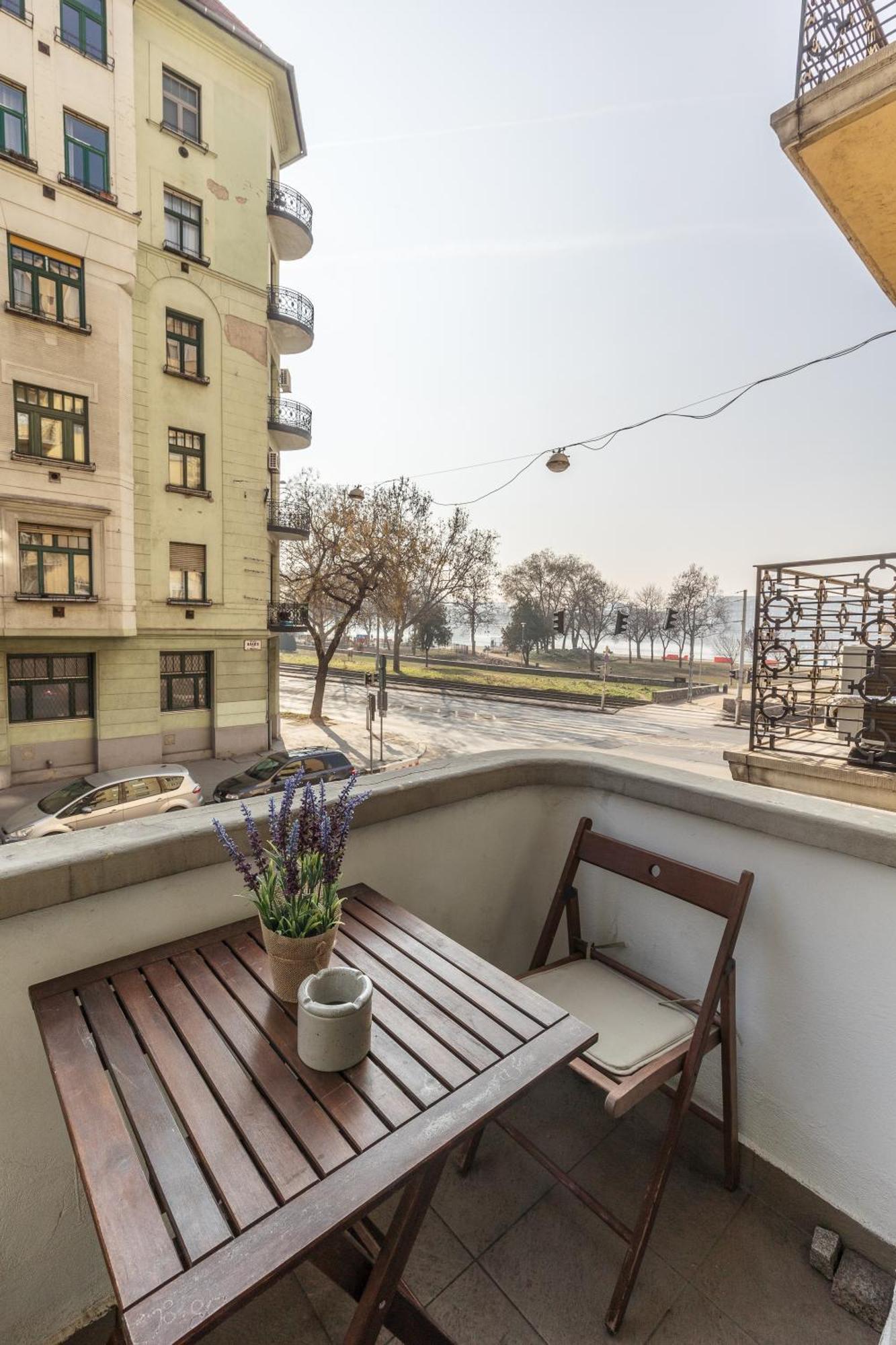 Bright & Spacious Riverside Apartment With Balcony Budapest Eksteriør billede